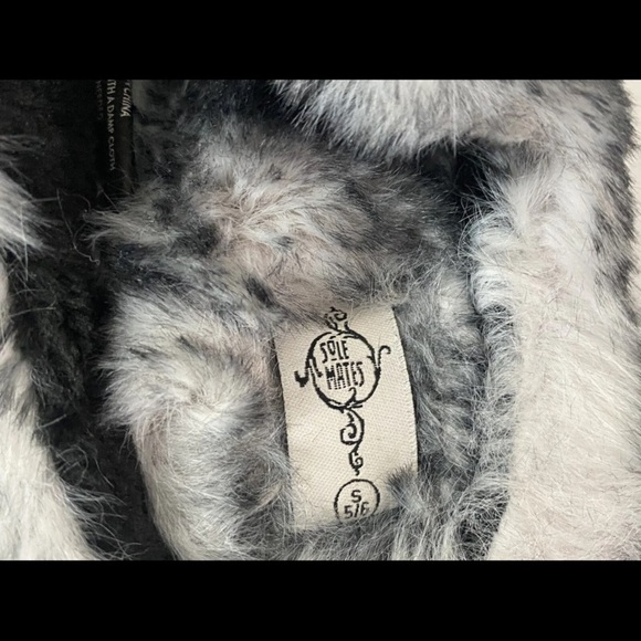 Brownlow Gifts Soul Mates Fuzzy Slip On Shoes Black Gray Women’s 5/6 B​​…​ - Picture 7 of 7